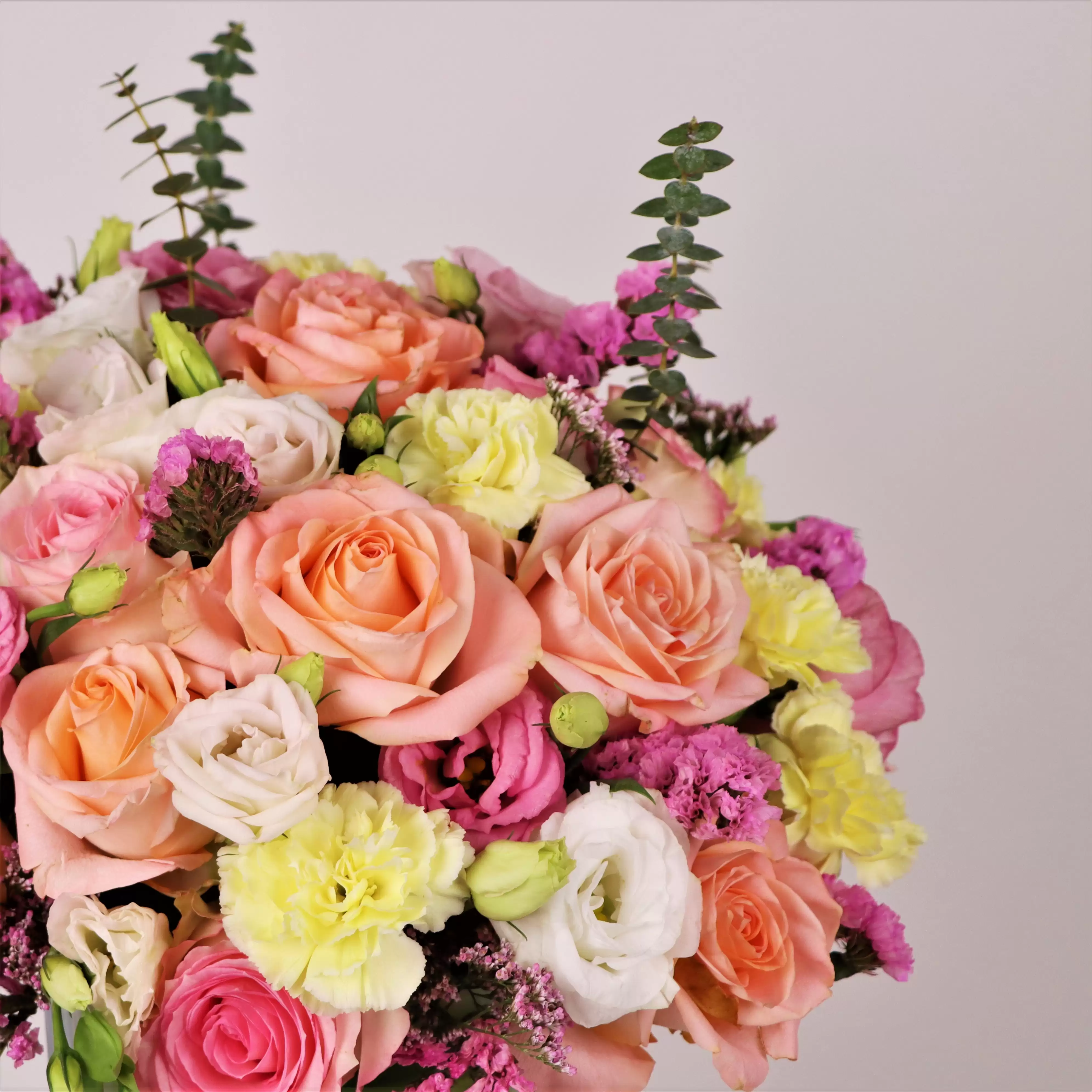 Flowers In A Vase | Gift Flowers Online In Bahrain - Flora D'lite